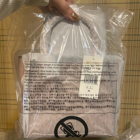 RELISTING✨MICHAEL MICHAEL KORS
Kris Small Pebbled Leather Satchel - Picture 4 of 5